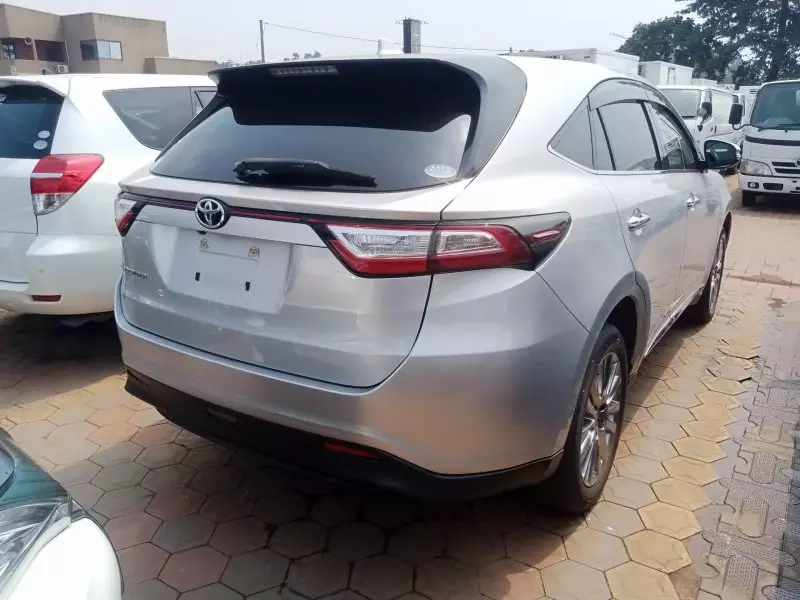 Toyota Harrier   - 2017