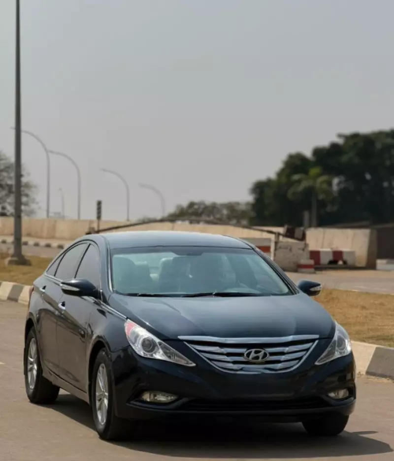Hyundai Sonata   - 2011