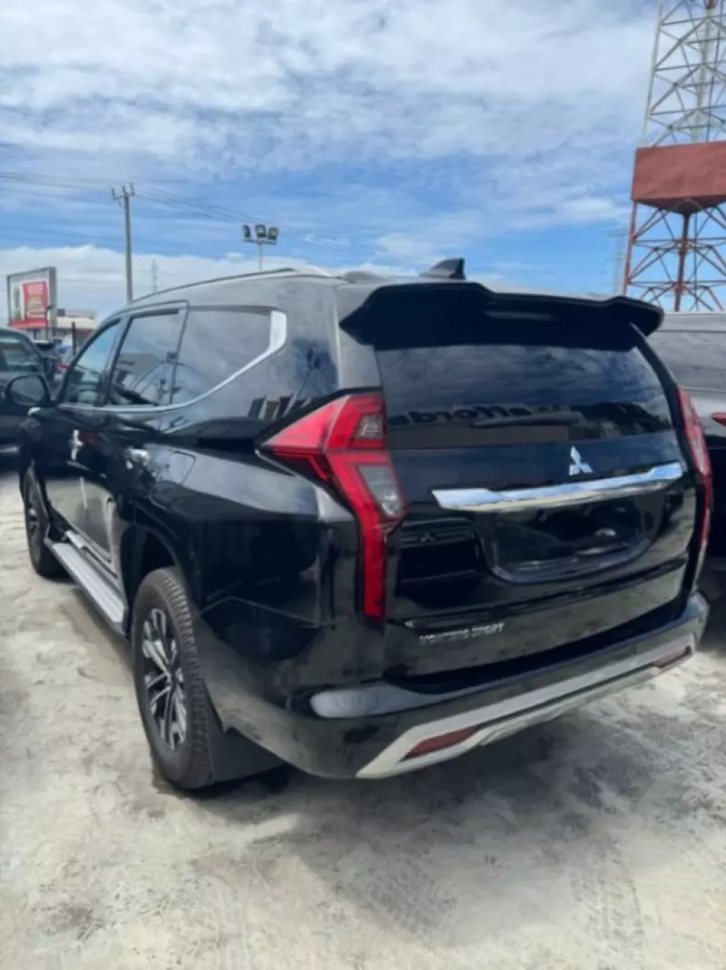 Mitsubishi Montero Sport   - 2024