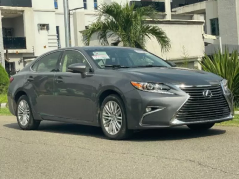 Lexus ES   - 2014