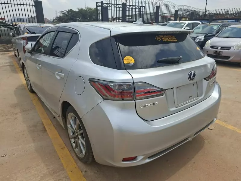 Lexus CT 200h   - 2013