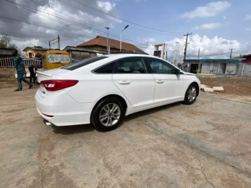 Hyundai Sonata   - 2015