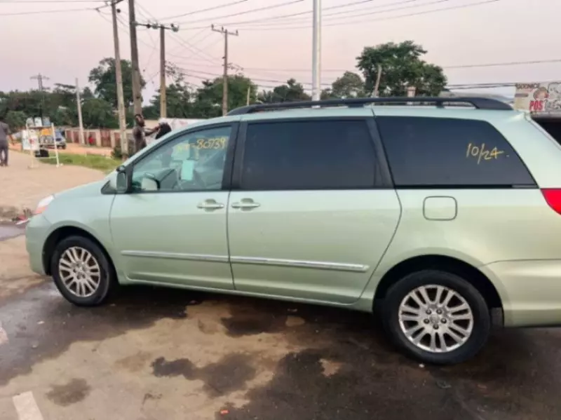 Toyota Sienna   - 2008