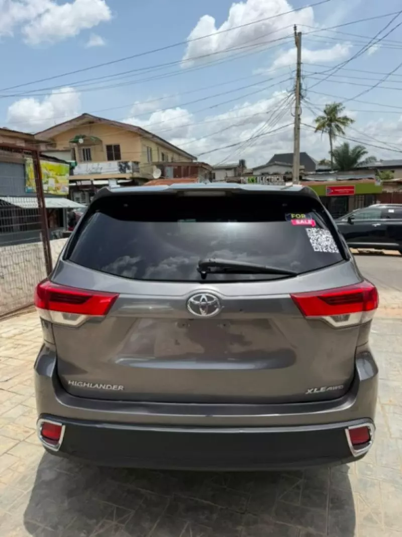 Toyota Highlander   - 2017