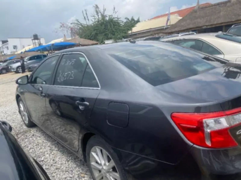 TOYOTA Camry - 2012
