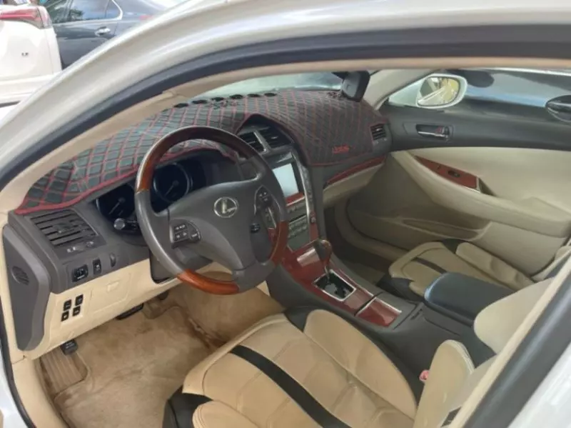 Lexus ES   - 2010