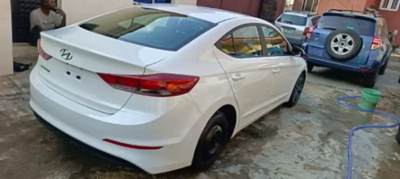 Hyundai Elantra - 2017