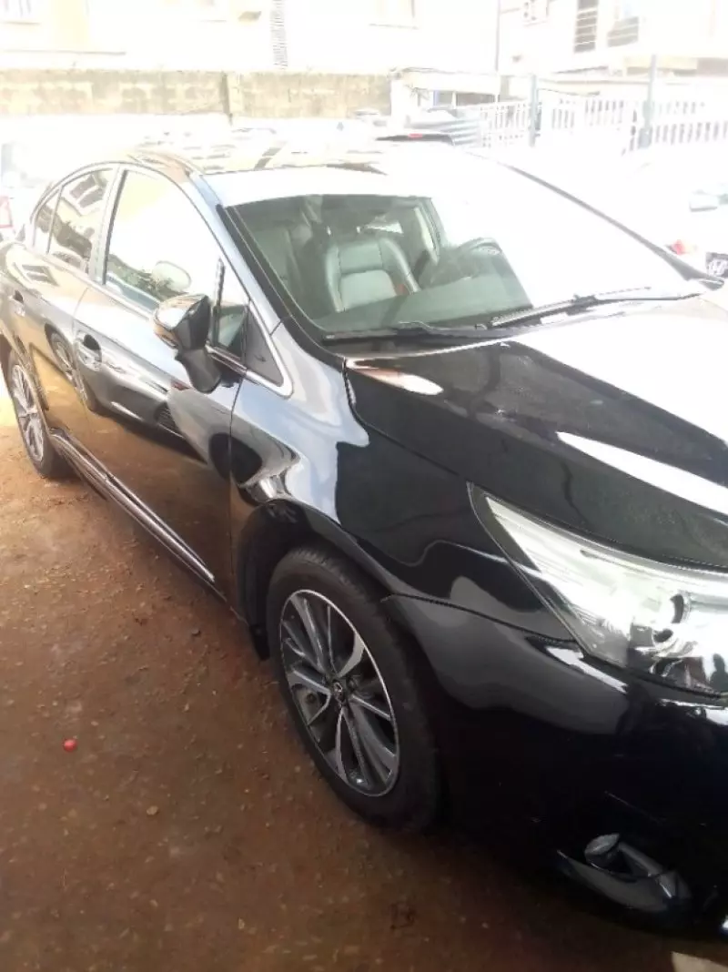 Toyota Avensis   - 2016
