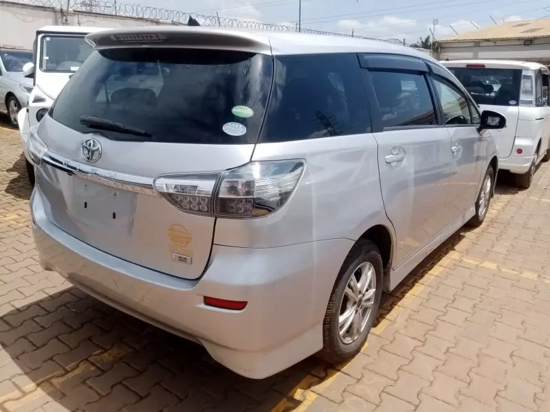 Toyota Wish   - 2012