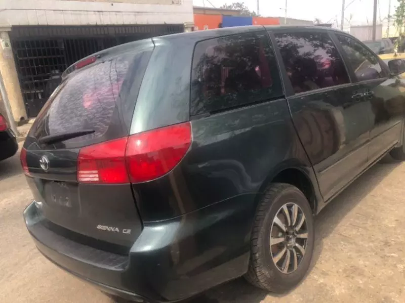 Toyota Sienna   - 2004