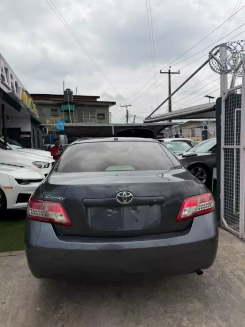 TOYOTA Camry - 2011