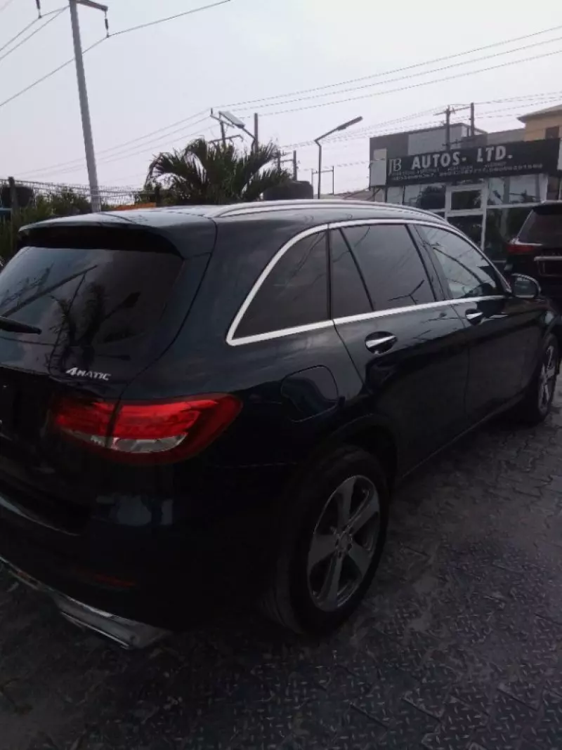 Mercedes-Benz GLC 300   - 2016