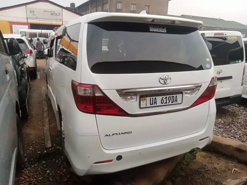 Toyota Alphard   - 2011
