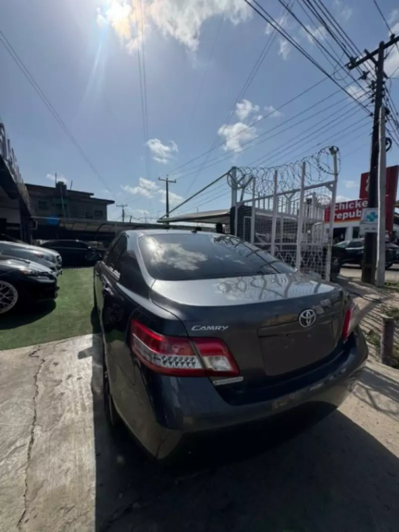 Toyota Camry   - 2010