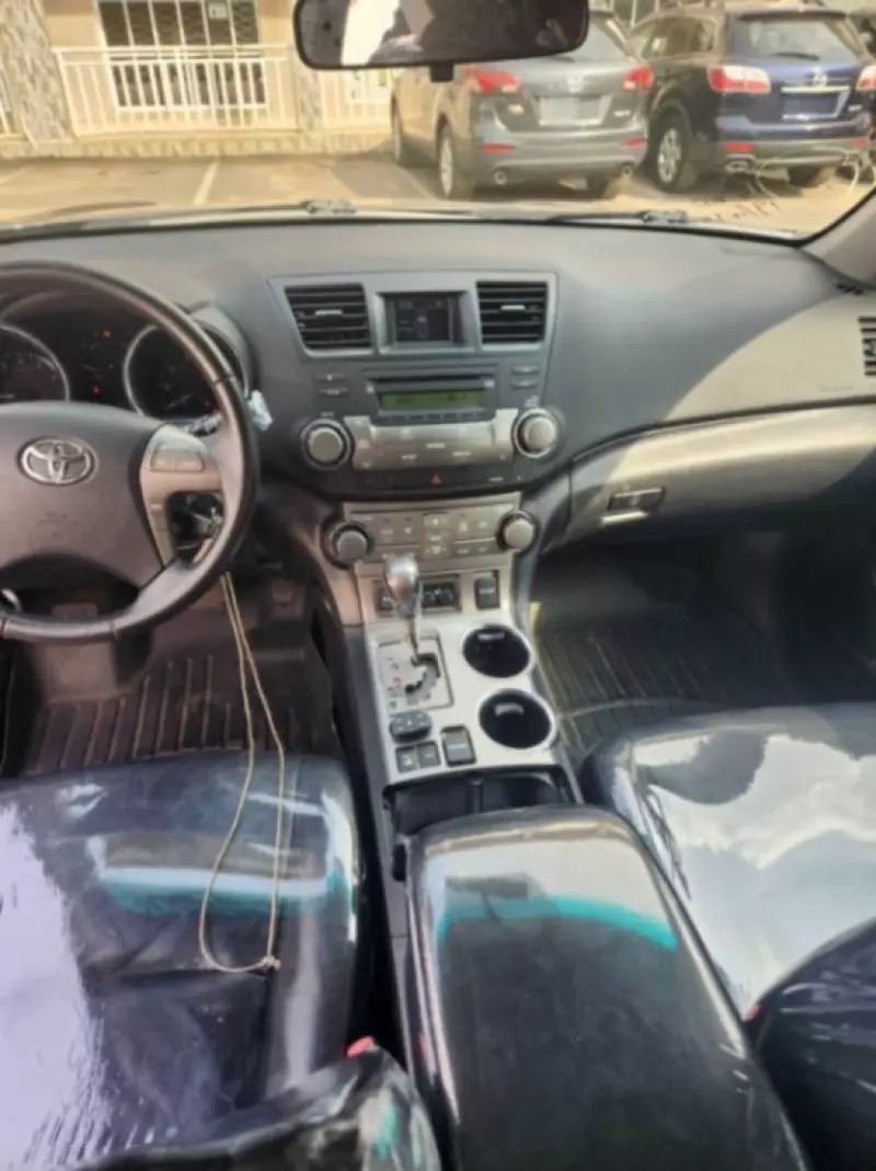 Toyota Highlander   - 2010