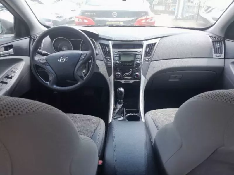 Hyundai Sonata   - 2012