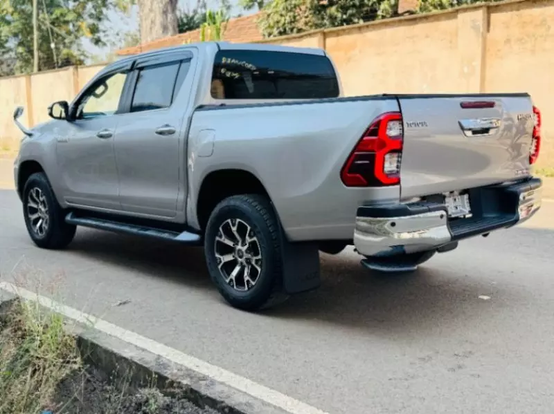 Toyota Hilux   - 2020