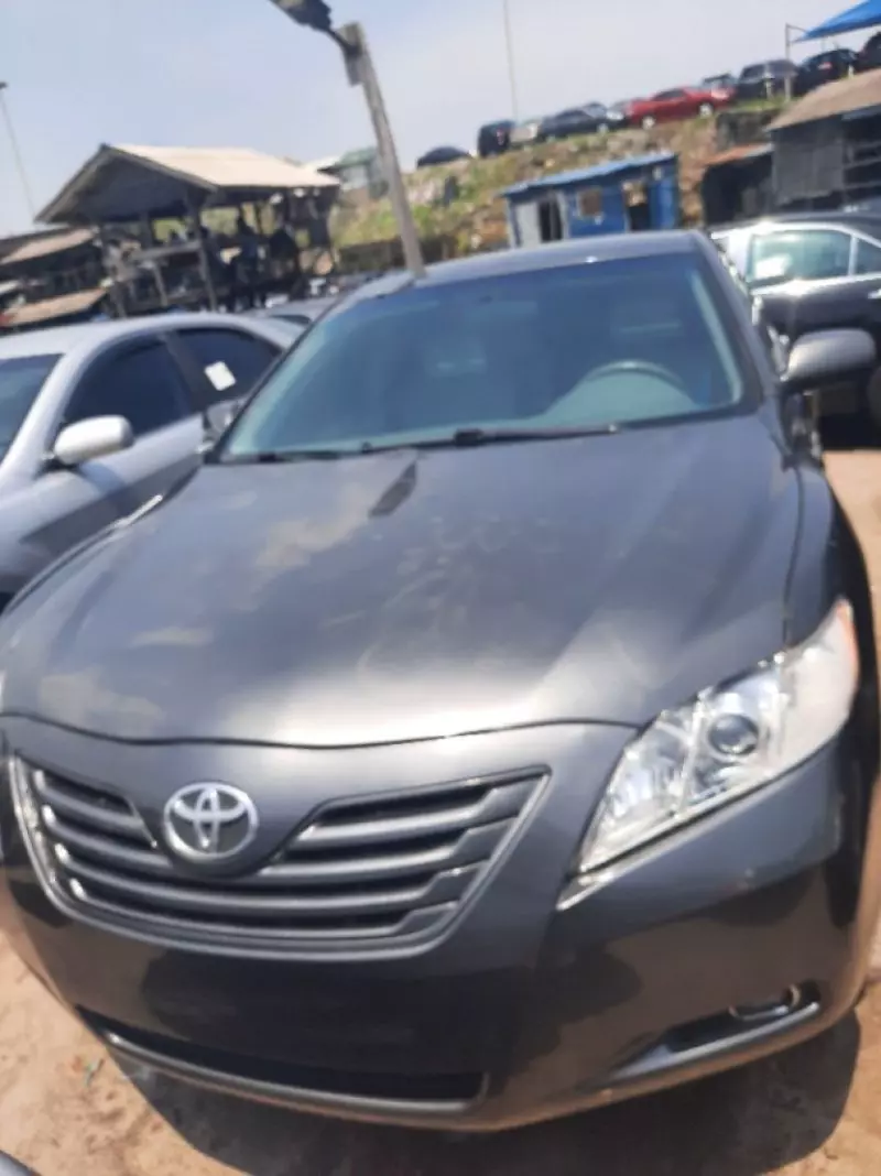 Toyota Camry   - 2009