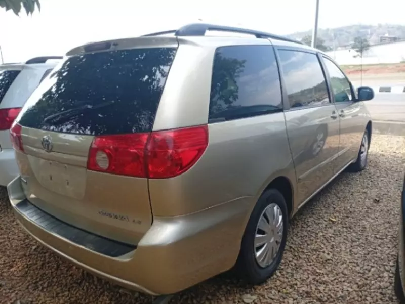 Toyota Sienna   - 2009