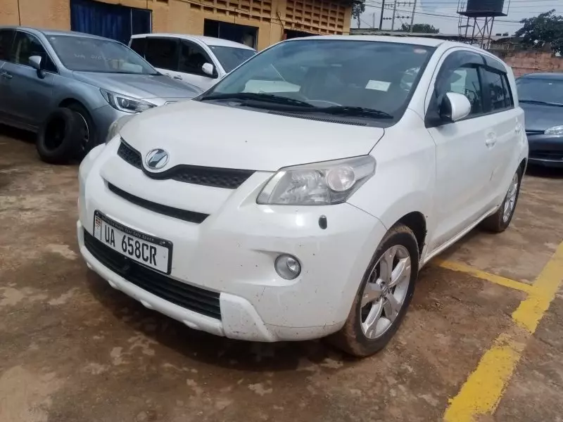 Toyota Ist    - 2011