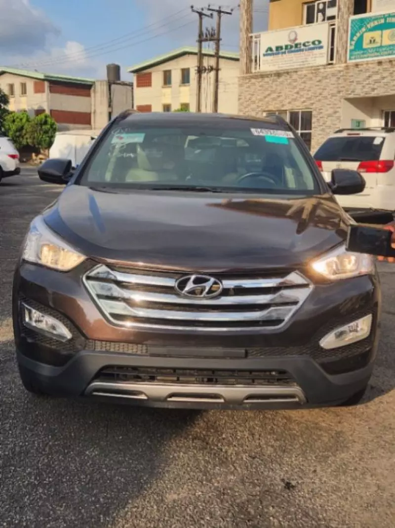Hyundai Santa Fe   - 2016