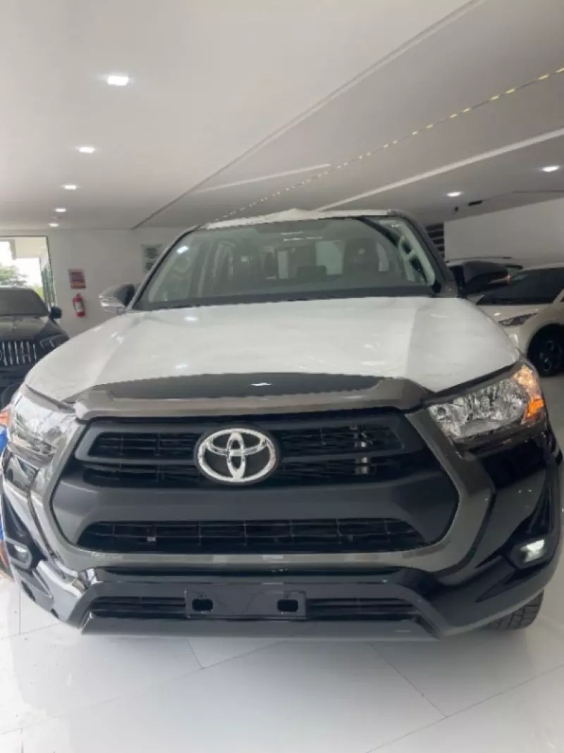 Toyota Hilux   - 2025