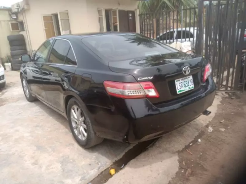 Toyota Camry   - 2011