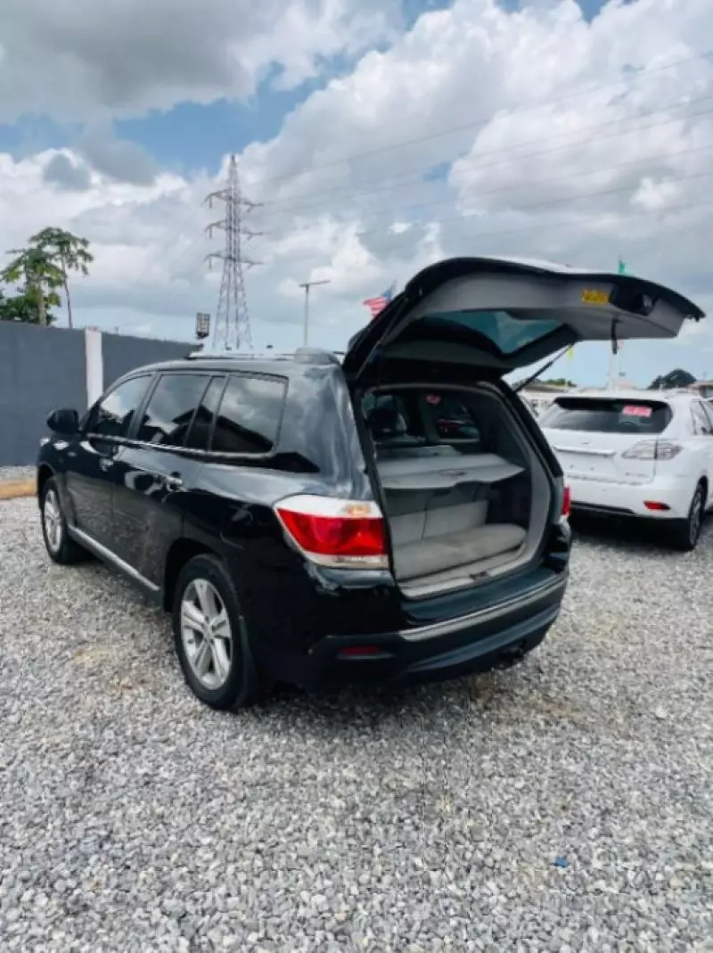 Toyota Highlander   - 2012