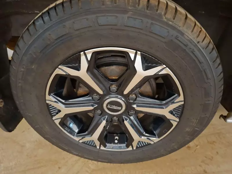 Toyota Hilux Revo    - 2025