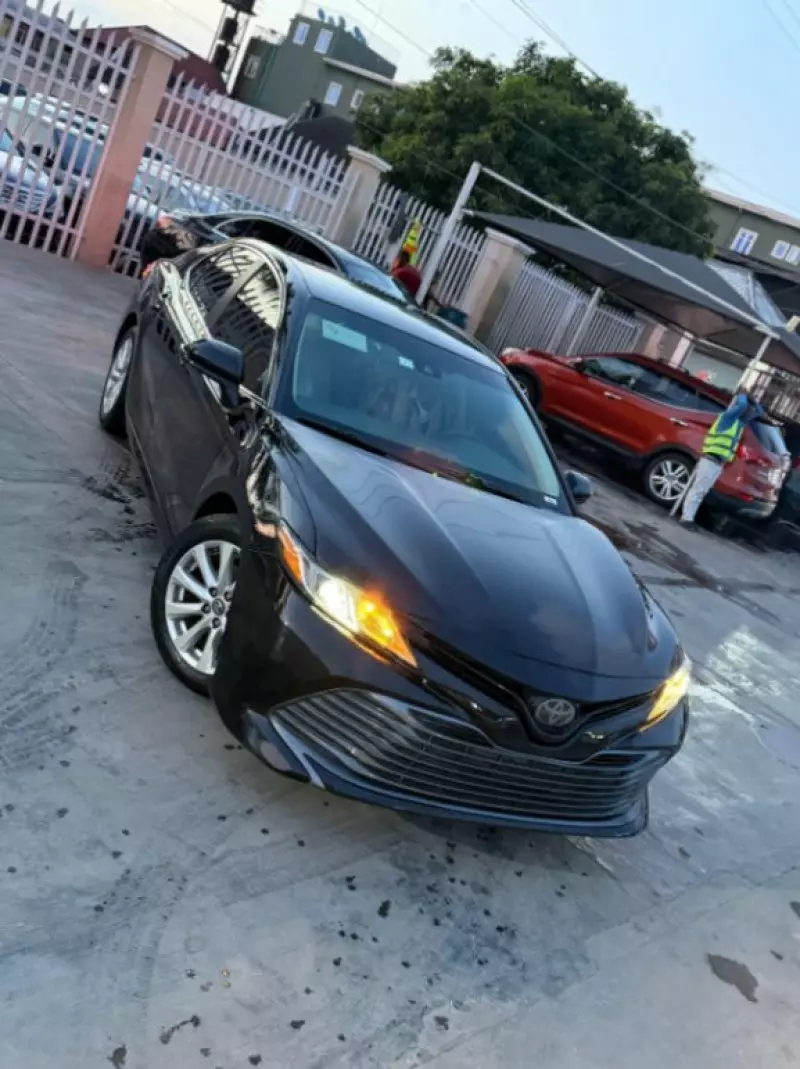 Toyota Camry   - 2018