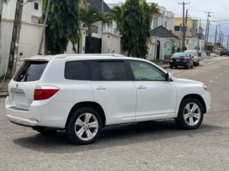 TOYOTA Highlander   - 2011