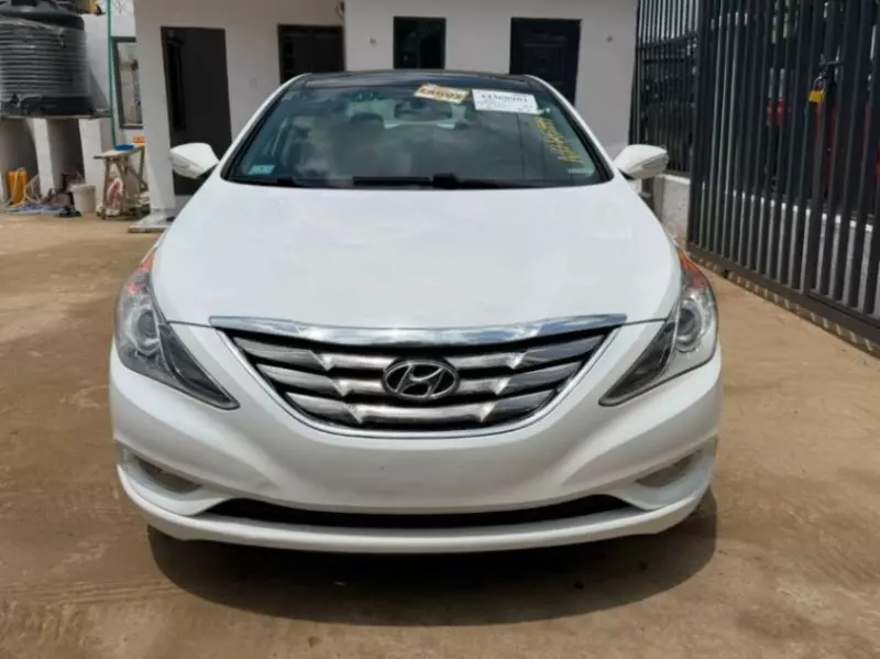 Hyundai Sonata   - 2013