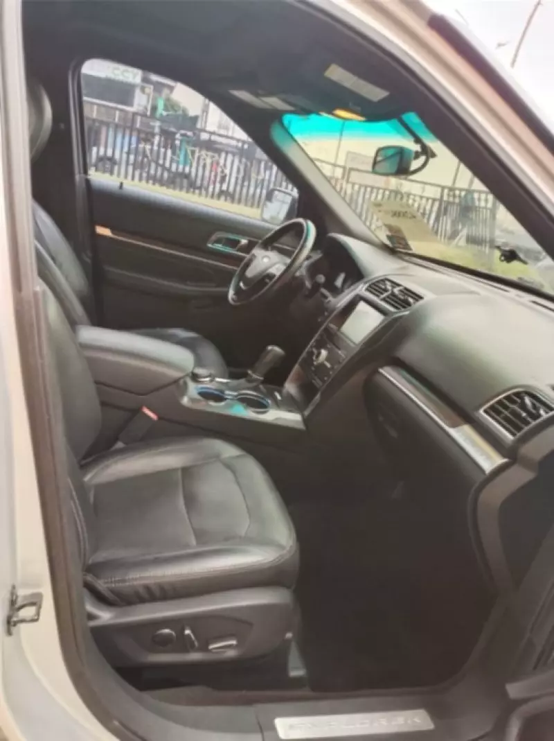 Ford Explorer   - 2016