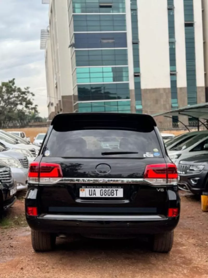 Toyota Landcruiser  V8   - 2013