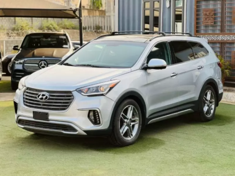 Hyundai Santa FE   - 2017