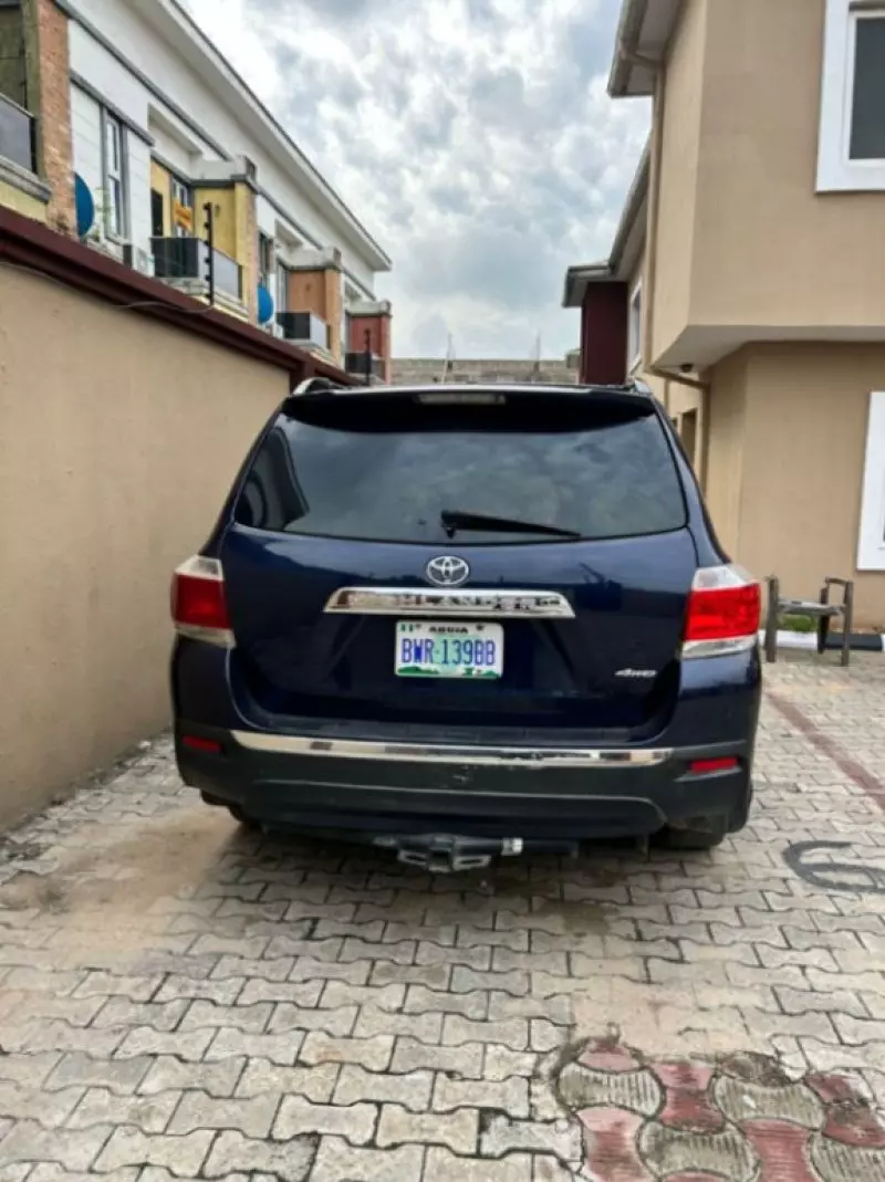 Toyota Highlander   - 2012