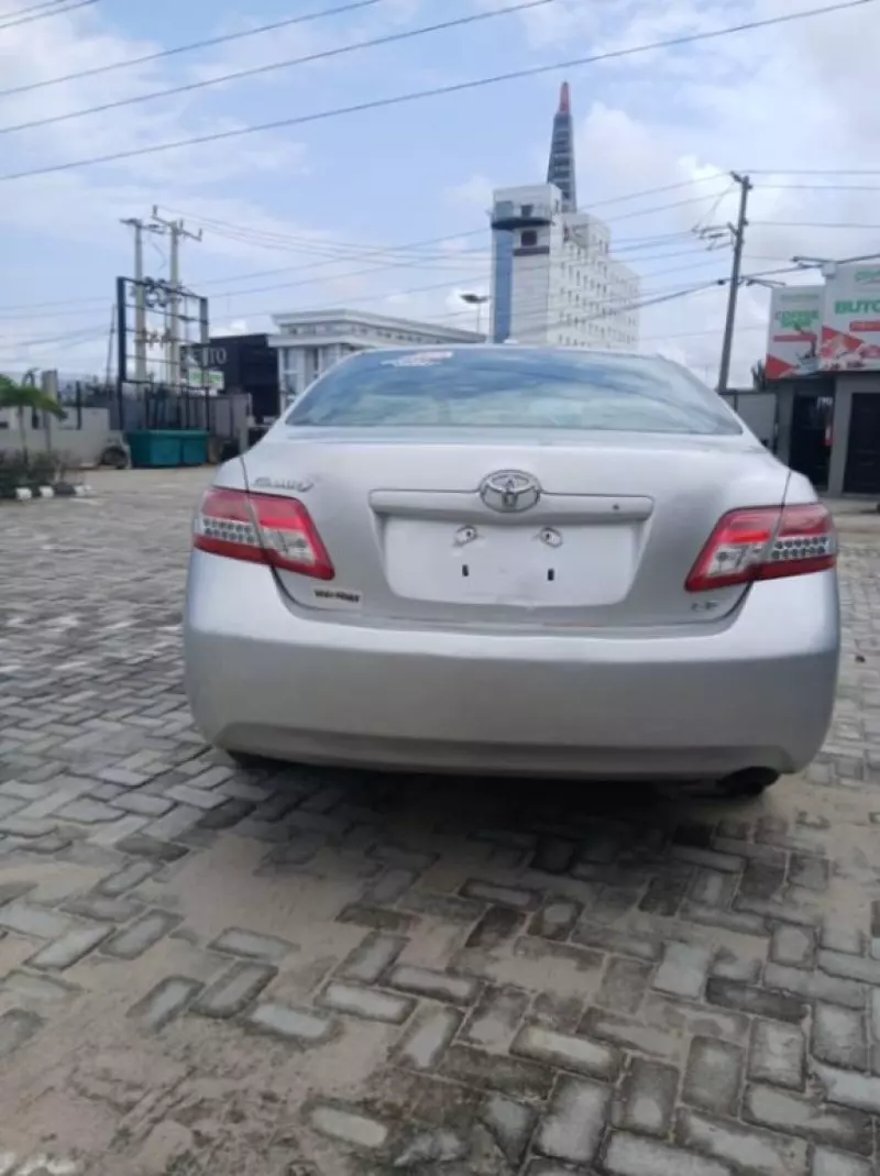 TOYOTA Camry - 2011