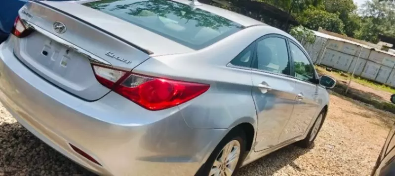 Hyundai Sonata   - 2012