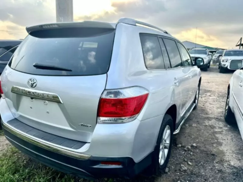 Toyota Highlander   - 2012