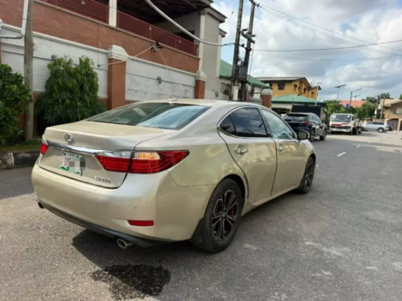 Lexus ES   - 2013