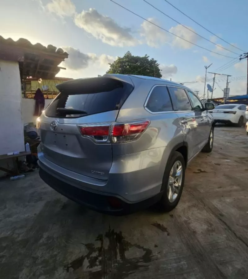 Toyota Highlander   - 2015