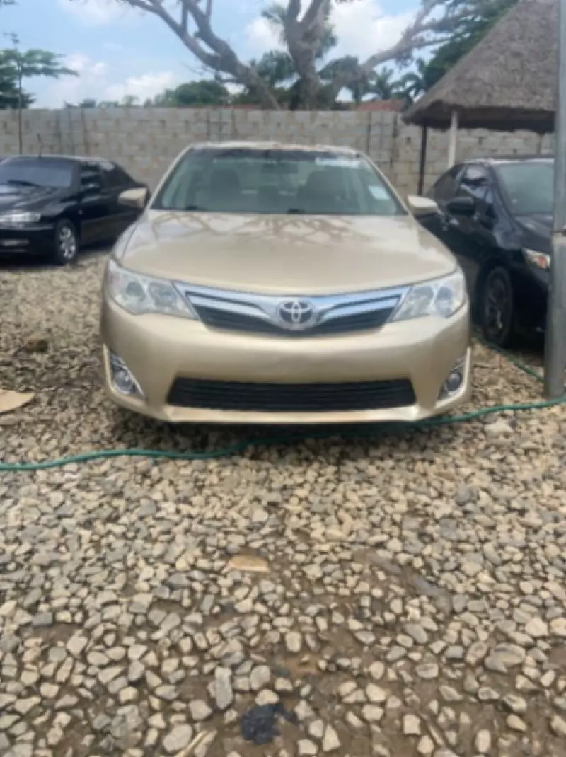 TOYOTA Camry - 2012
