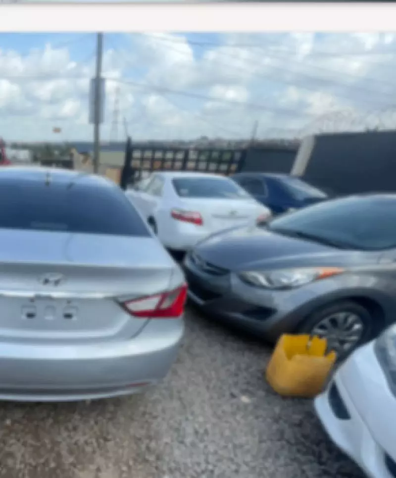Hyundai Sonata   - 2011