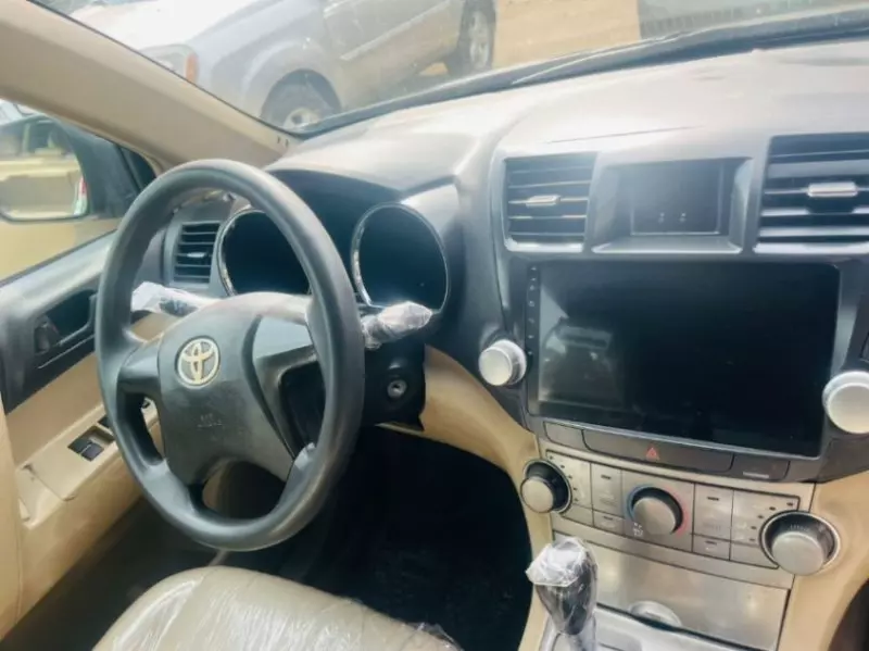 Toyota Highlander   - 2010