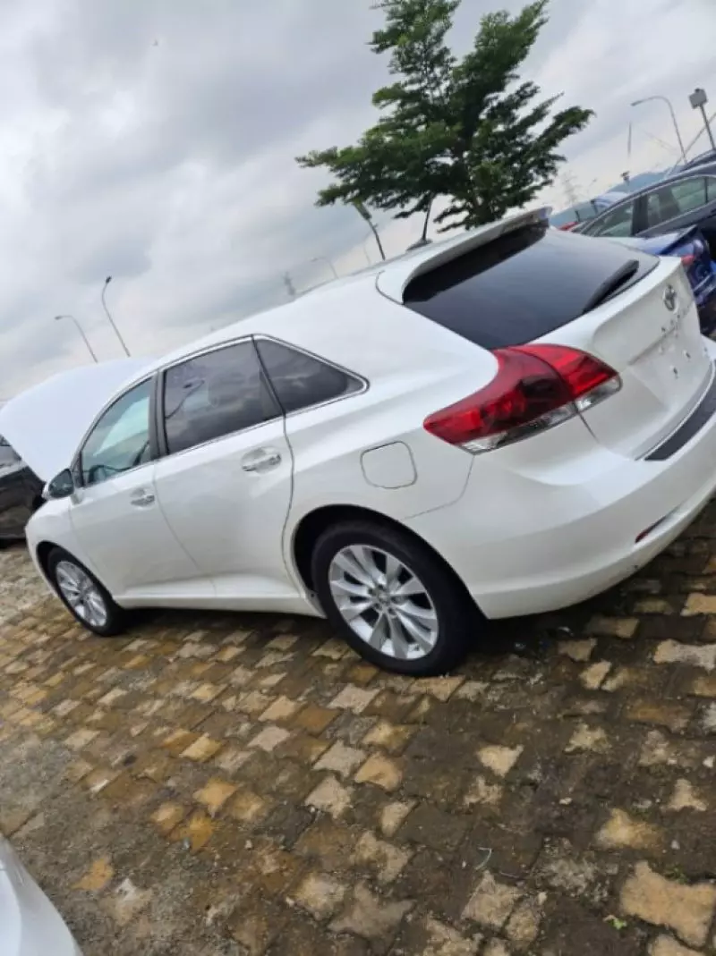 Toyota Venza   - 2013