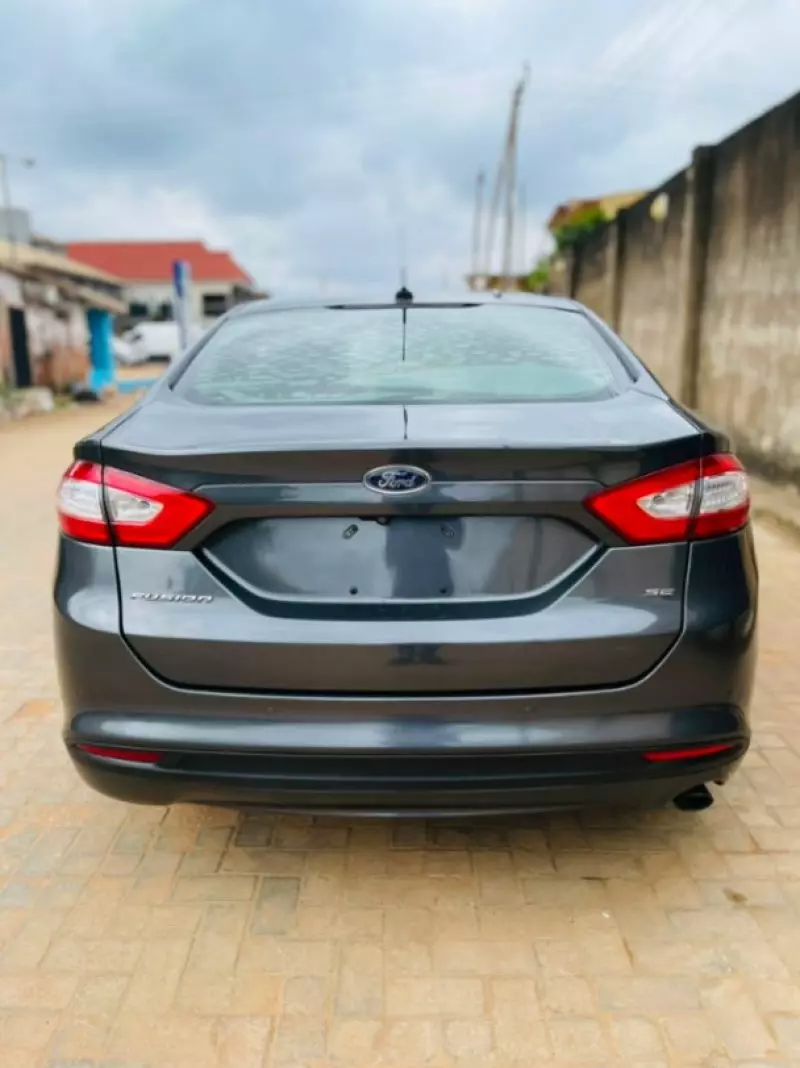 Ford Fusion   - 2016