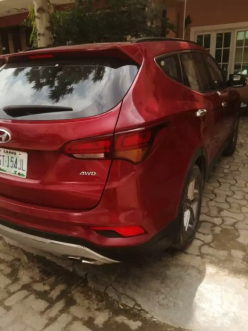 Hyundai Santa Fe   - 2014