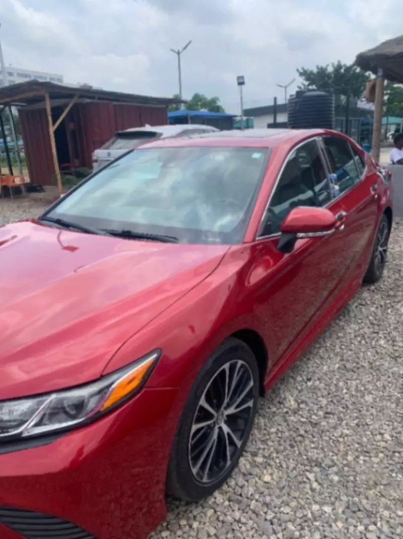 Toyota Camry - 2019