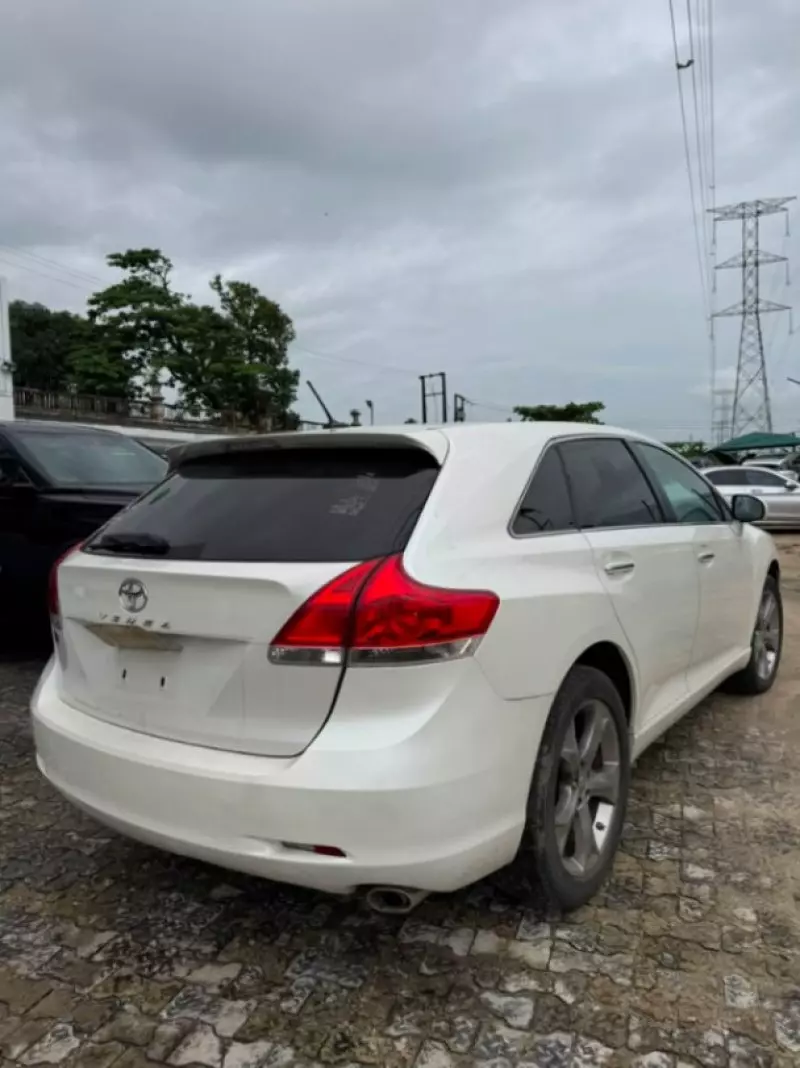 TOYOTA Venza   - 2011