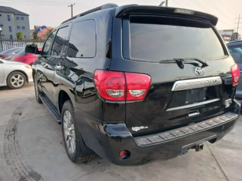 TOYOTA Sequoia   - 2011